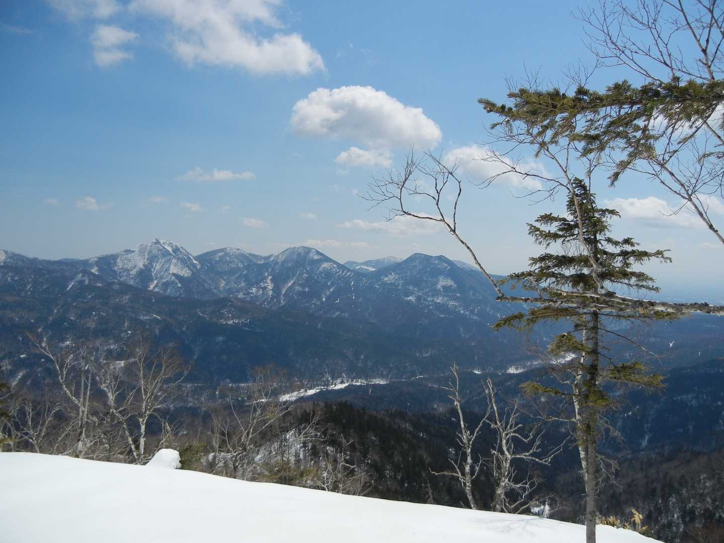 然別湖周辺の山々