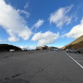 車はこんな感じ🚗でした
スカイラインを下る時に沢山の車が登って来ました。天気が良くなって来たから景色を見に来るんですかね。