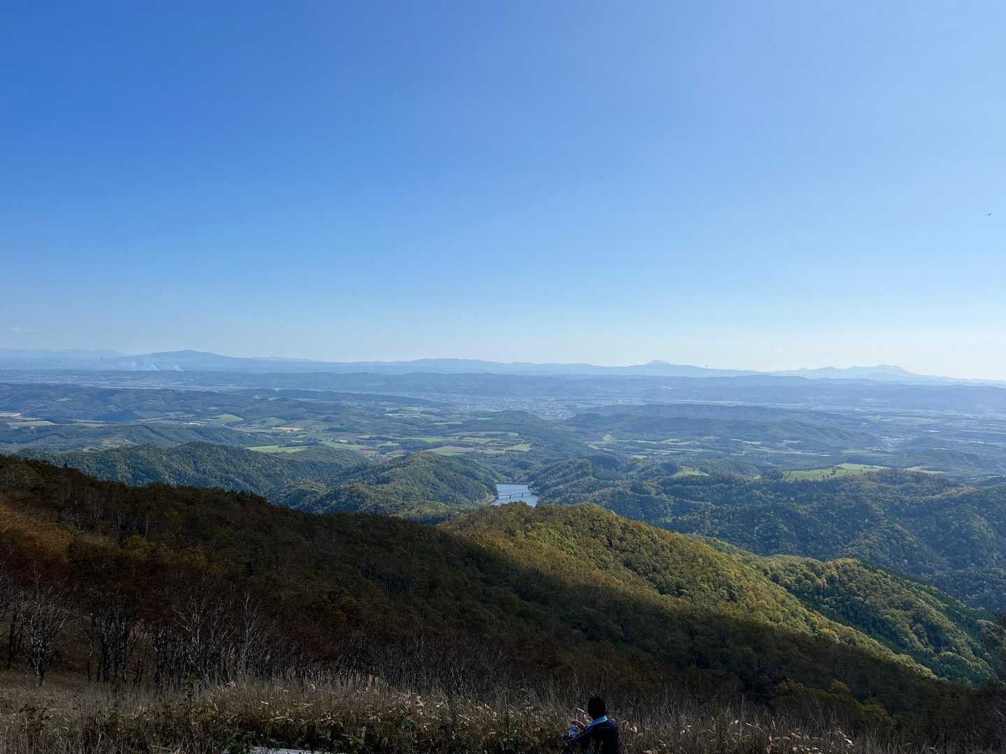 ☀️☀️☀️  

山の名前を知りたくて、アプリ起動して写真を撮りましたが、なんかズレてました🤣　
山の名前無しversionで。

