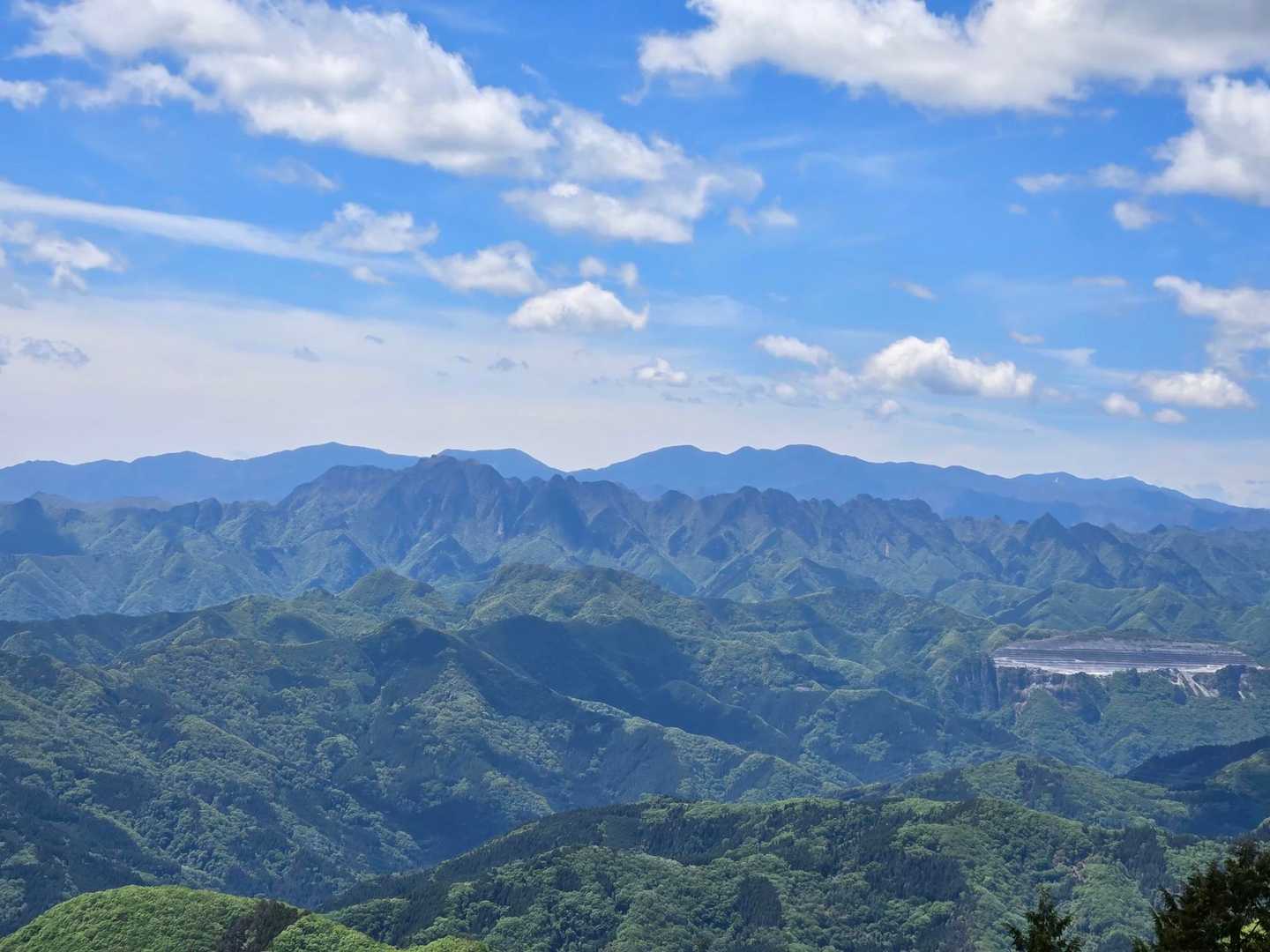 両神山～甲武信ヶ岳～金峰山ズーム。