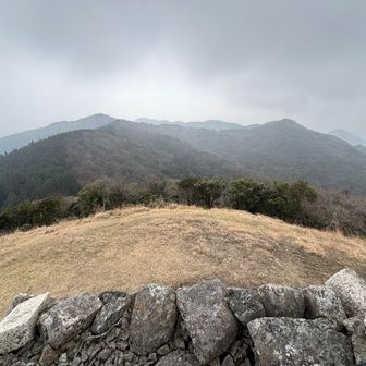 岩で風を凌いで 何かを口にしたけど
寒い旨い としか覚えてない 