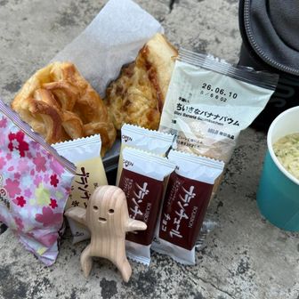 西峰で早めのお昼
今日も、パン🥐