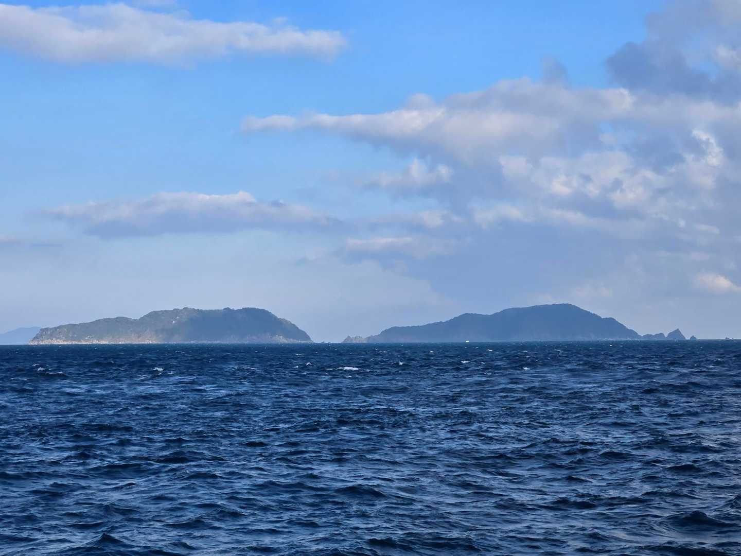 双子のような｢地無垢島｣と｢沖無垢島｣を眺めながら 次を目指すと…