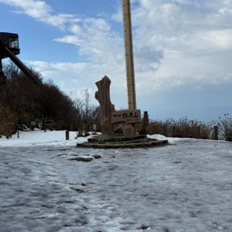 ロープウェイ乗り場の広場
ここもツルツル