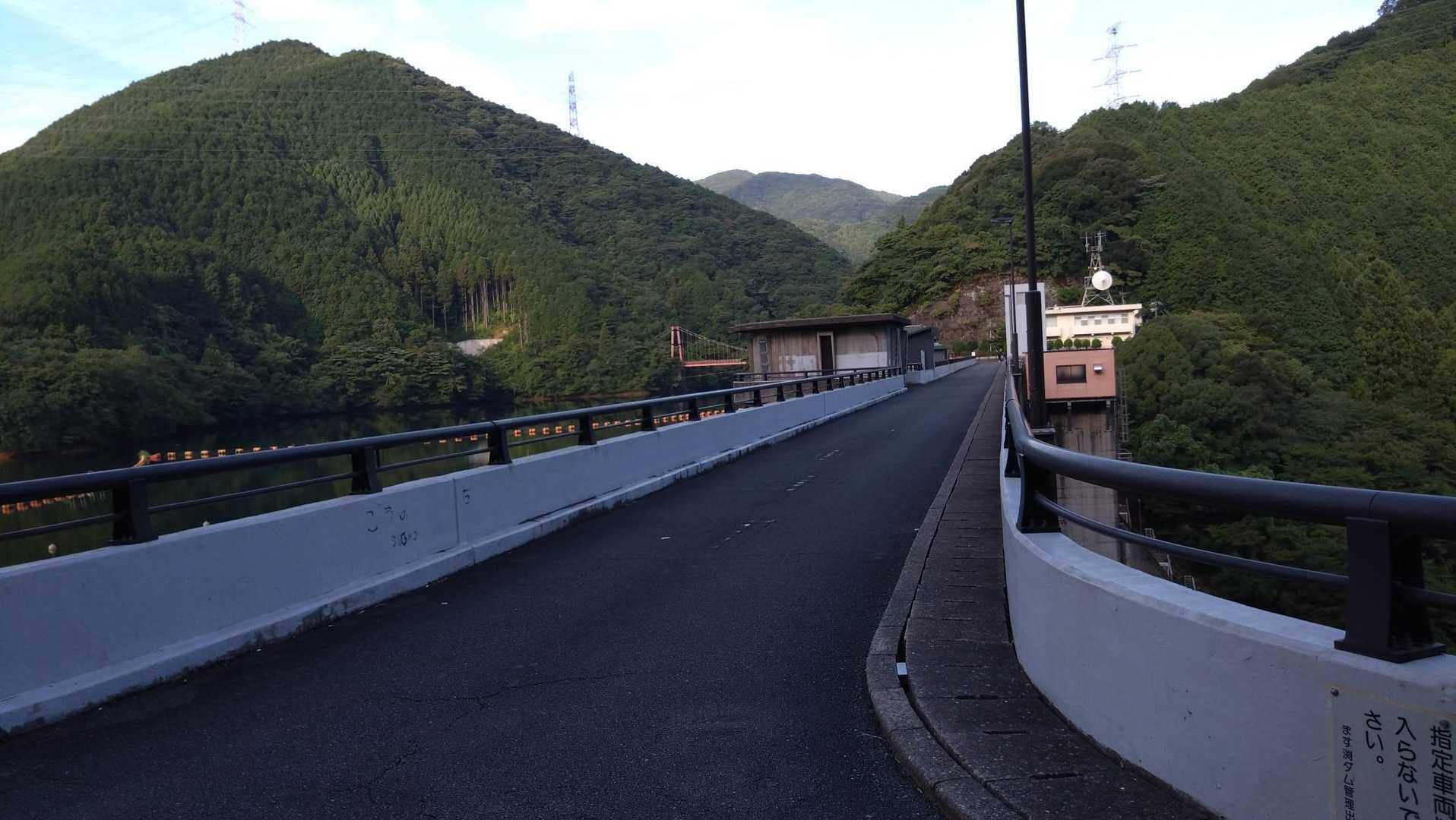 ダム入り口