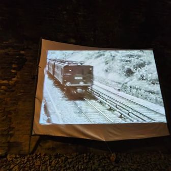 6号トンネル内では昔の列車のスクリーン映像を見ながらボランティアガイドの方の話が聞けました👂