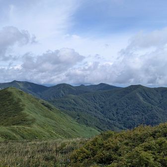 高下岳方向。
今年も紅葉見に行かな。