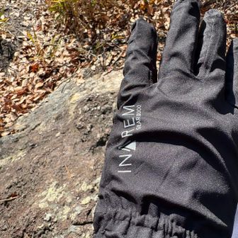 これね。ワークマンでダメ元で1900円買ったレイングローブですが優れものです！一応スマホ対応ですが・・・