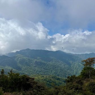 ちらっと青空が覗いた。