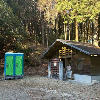本物のトイレは物置と化し、仮設トイレが利用出来る←めちゃ綺麗で臭くない♡
