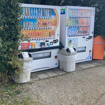 生駒スカイラインの展望スポットにも自販機。この先は高安山駅まで自販機がないため注意