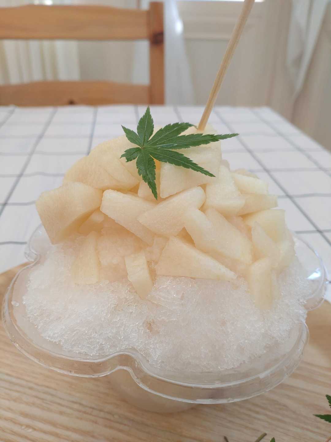 ズーム
めちゃジューシーな熊本産の梨1コ使用との事
990円
まろやかな甘さ､生き返った