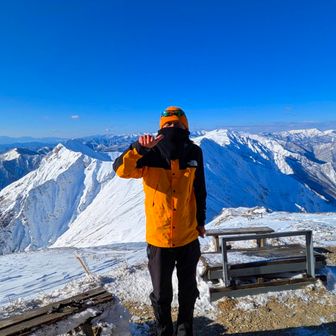 東京から来られた方に写して頂きました🙏
むーさんと主脈
ベンチに座って🍙たいむと少しお話しさせて頂き、、