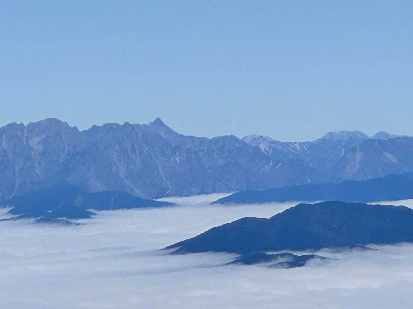 槍〜〜
右に立山、剱も🙌