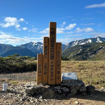 太郎平小屋に到着！ ここからも大展望です🤩
右に黒部五郎岳✨ 左に鷲羽岳✨