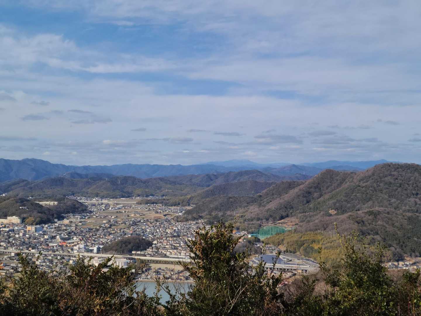 反対側の眺め。明神山も見えるとか？