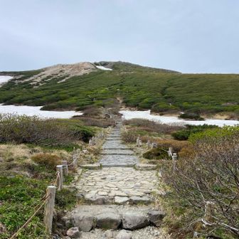 ザックをデポし山頂へ