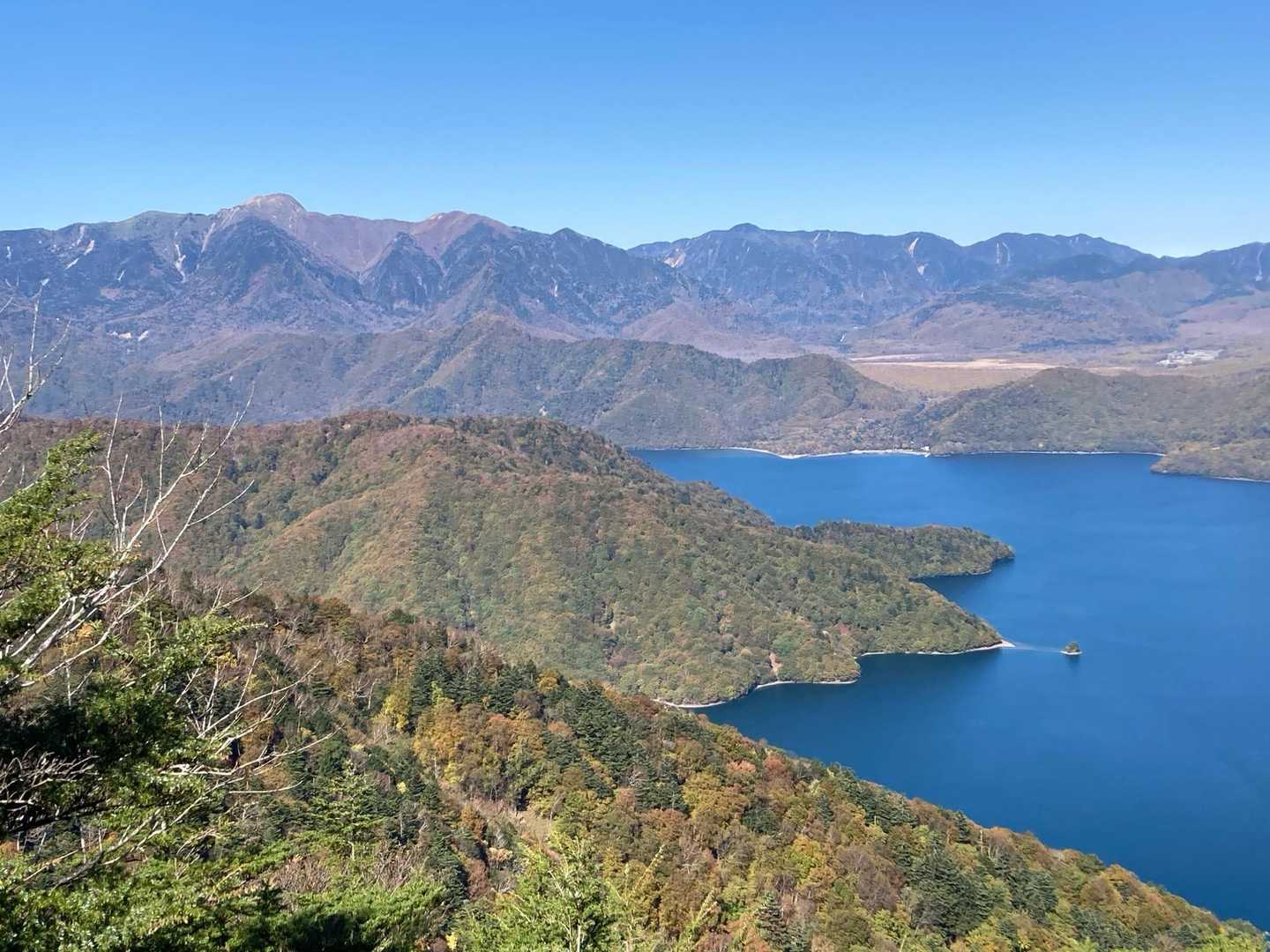 白根山や戦場ヶ原まで見渡せます
拡大すると湯滝も見えます