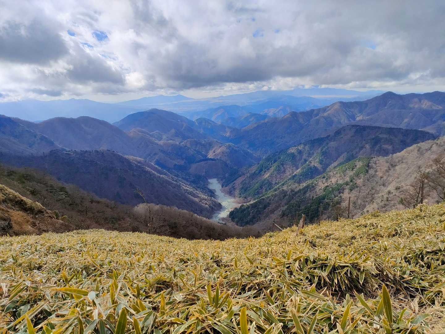 山深い