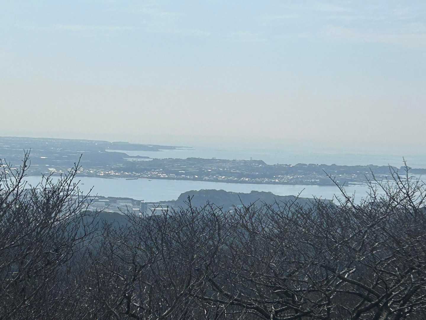 相模湾方面　春の海
