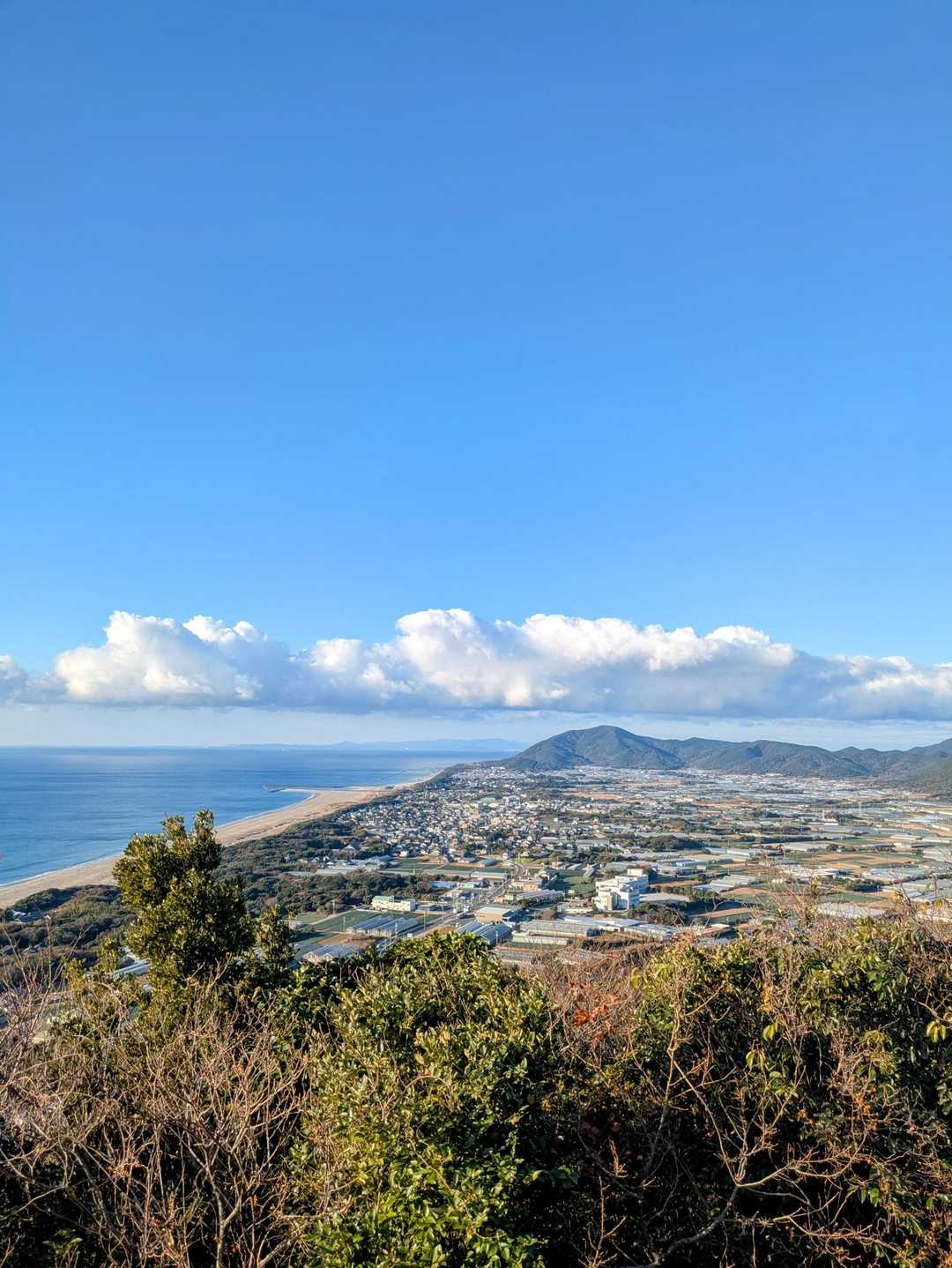 大山方面(もっと先には伊良湖岬)