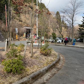 たくさんのハイカー。トイレ綺麗でした！