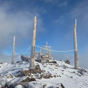 車山神社

一瞬晴れて
富士山や八ヶ岳が見えました