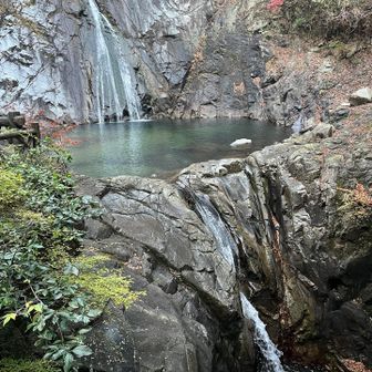 布引きダムからの夫婦滝。