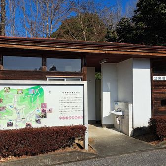 駐車場にはトイレもあります。