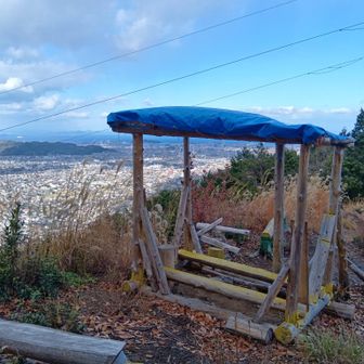 なにこれ
趣味が悪い
私有地ならかまわないけど、
そうじゃないならやりすぎ
