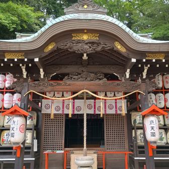 神戸・元町駅から歩いて、まずは諏訪神社にお詣り。道中の安全、お願いしますね。