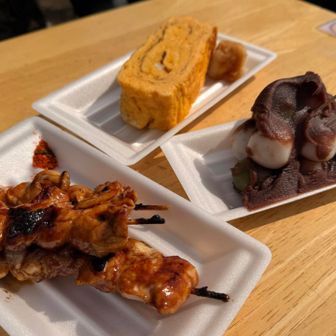 外の席で食べたから発泡スチロールだけど…