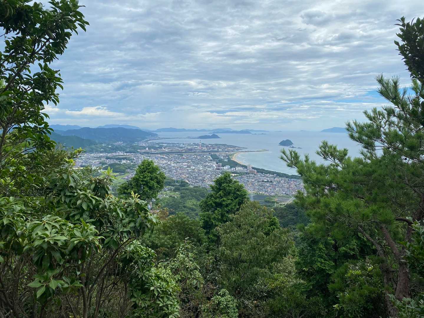 光方面
雲がどんより☁️