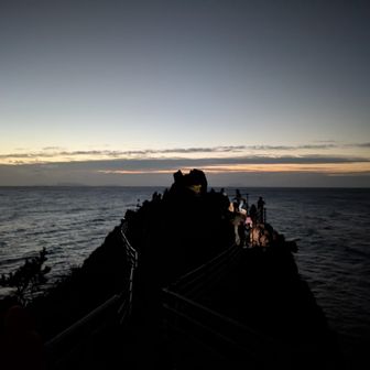 空の色がいい感じになってきました。
今日の夜明け予定時刻は6時52分とのこと。
しかし水平線に展開する重そうな雲が気になります。