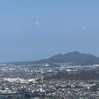 立花山山系⛰️が眺望できます。低い山頂ですが、360度のパノラマです。
