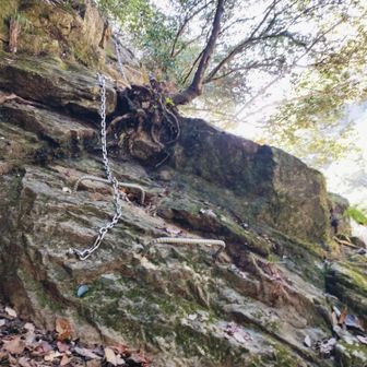 鎌倉峡のルートではいくつか鎖があります。