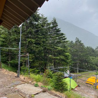聖にアタックしようと外に出たら、ちょうど雨が降りめですぐに土砂降りに☔️１時間ほどで止んで再出発！