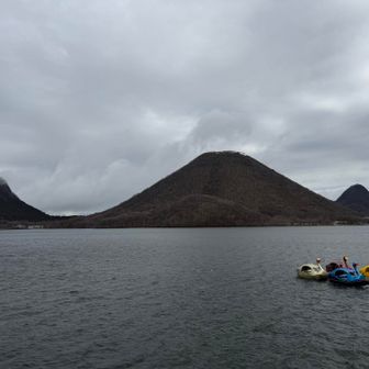 そして榛名富士を中心に、左側の烏帽子岳と右側に相馬山