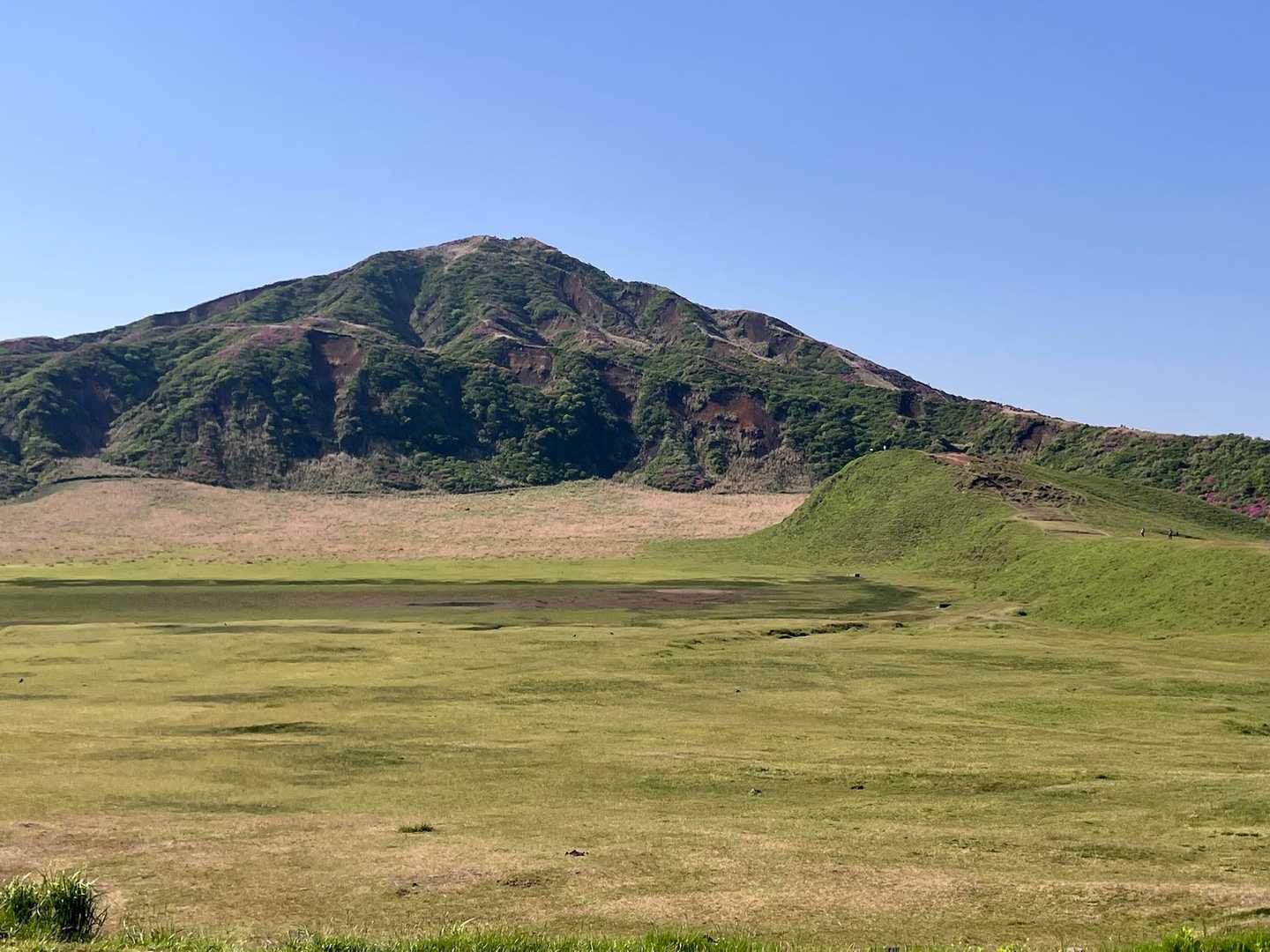 阿蘇草千里　今日は快晴の登山日和🥾です♪