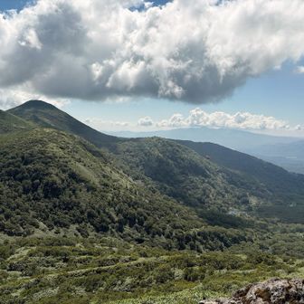 前回はこの辺で撤退した
その日晴天でも雨上がり、泥濘、🪨苔岩の登山道は転倒リスクと疲労困憊で危険⚠️縦走中止判断は適正だったと今は思う😅