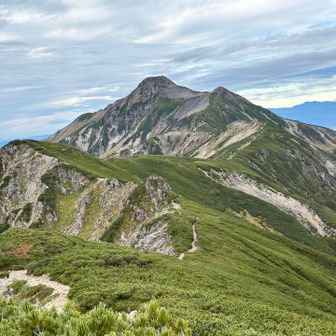 何度も振り返りながら下山します