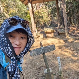 顔が思わずにんまり。
睡眠４時間ですが
山歩きしたら元気になります😊