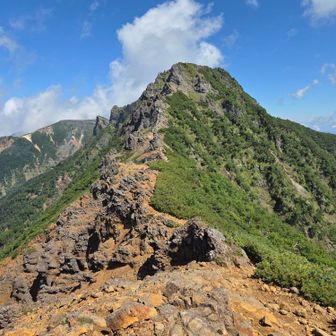 最後の赤岳登るか。
硫黄岳からペース悪すぎ。
最終ゴール時間は間に合うが
目標タイムは絶望的。