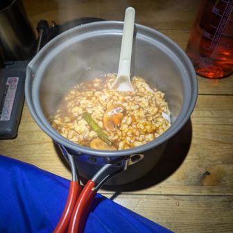 朝ごはんはアルファ化米にビーフシチュー