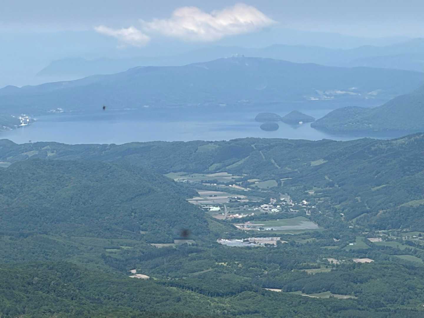 ここからみると、洞爺湖より壮瞥の町がずいぶん標高低いのがわかります。