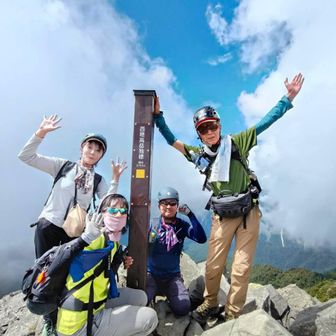 まとめ…
お山と山友に恵まれ、達成感と満足度に満ちた最高＆最幸の西穂高岳でした充実＆感動〜🥰
苦手が少し克服出来たかもしれません😆✌️例えるなら…北アルプス赤ちゃんが小学生になった位の感じかな😚
北アルプス初心者ですが、自分なりにイメージして〜東北のお山(秋田駒ケ岳・鳥海山・岩手山など)でトレーニングしてきたのも役に立った感じです😆
また色々と経験して〜お山レベルを少しずつ上げて行きたいものです☺️
オーさん、里上ｻﾄｳｴさん、konatuさん、本当にありがとうございました〜またね🙇‍♂✨️🙏👐