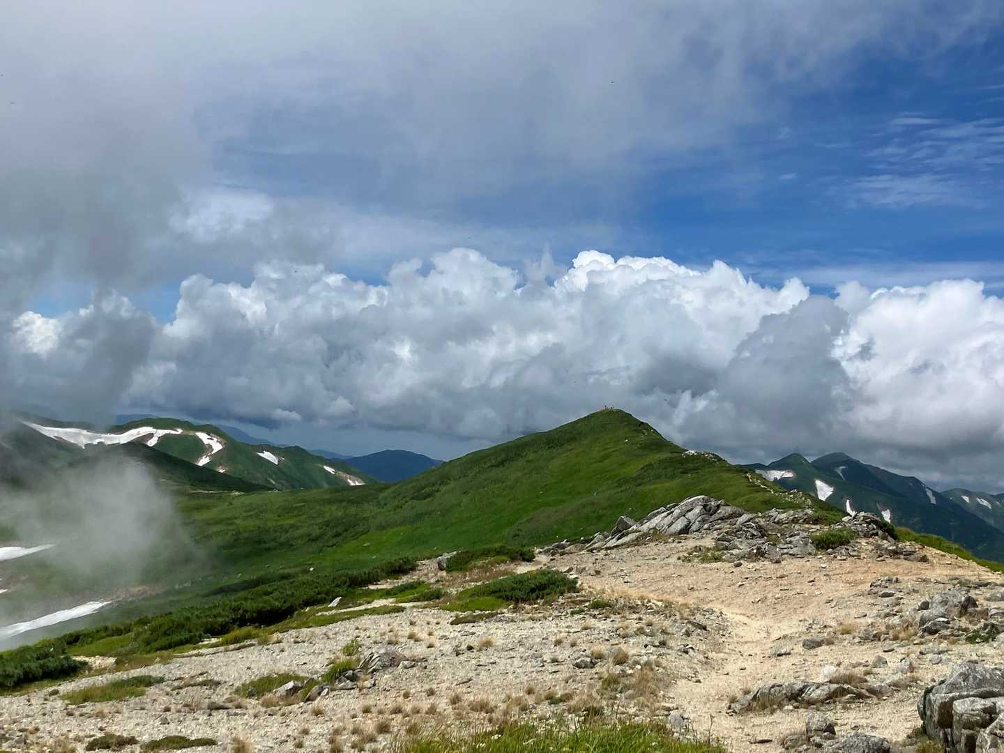 右手ピークの山頂まであと少しですがタイムアップ。
次回持ち越しです☺️