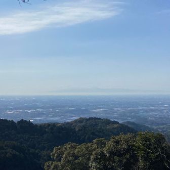 この景色(霞んでる😥)を見ながらお昼