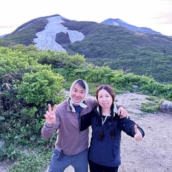 この方は切合小屋の荷上げメンバー。
NHKでやってる百名山番組にガイドで出演されている方。
せっかくなので、写真を撮っていただきました♪
