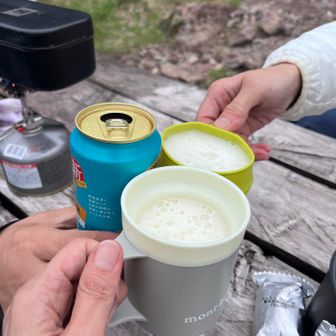 ビールも分けて貰ってお疲れ山乾杯🍻